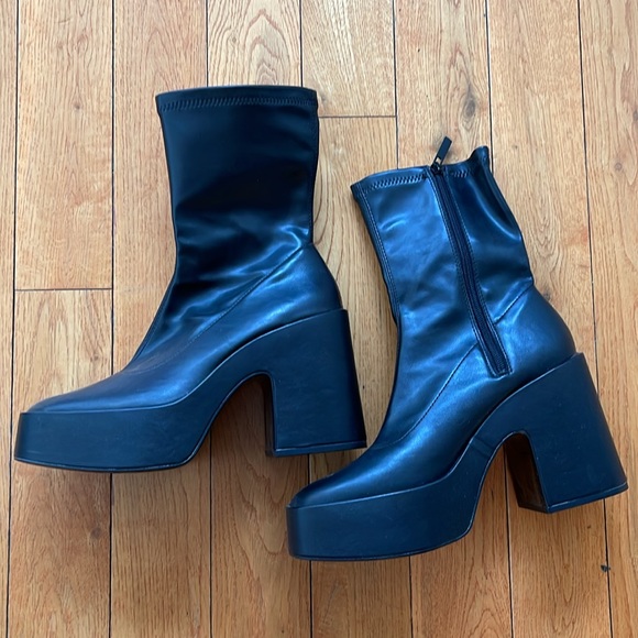 Black platform booties - Picture 2 of 5